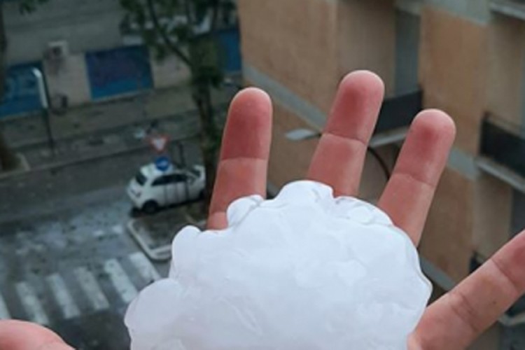 Grad veličine narandže povrijedio više ljudi