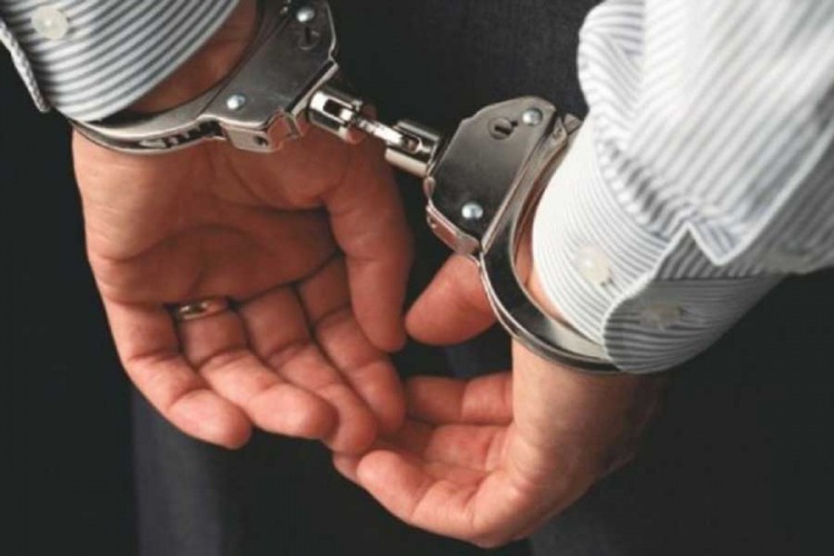 Uhapšene dvije osobe zbog reketiranja i primanja mita