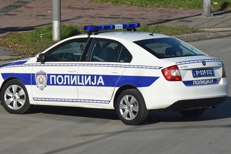 Jedna osoba povrijeđena u udesu autobusa, traktora i automobila