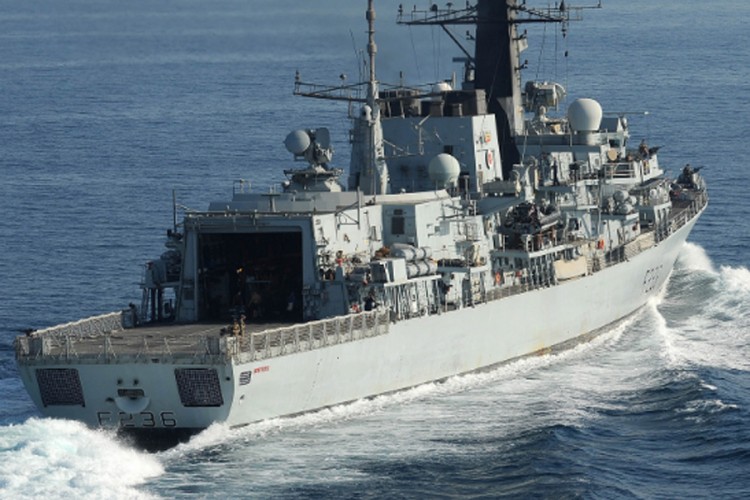 Britanija tvrdi da su im Iranci pokušali blokirati tanker, Teheran demantuje