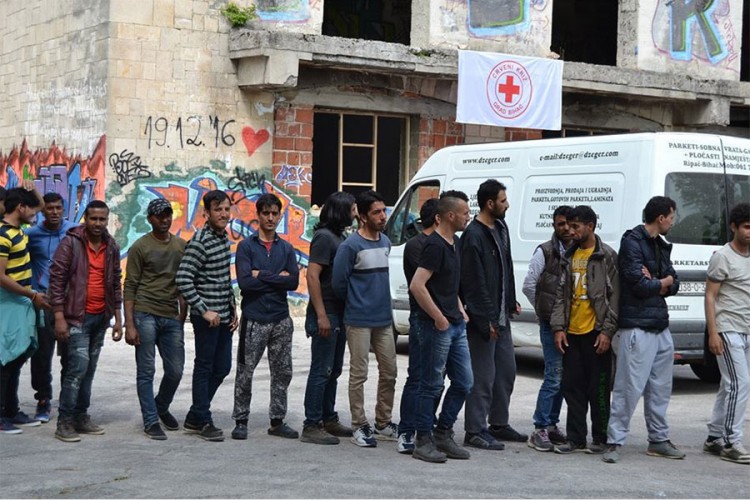 Država preuzela nadzor nad dva migrantska centra