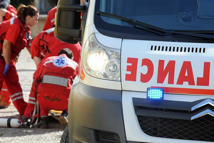 Ringišpil pun ljudi pukao na pola, ima povrijeđenih
