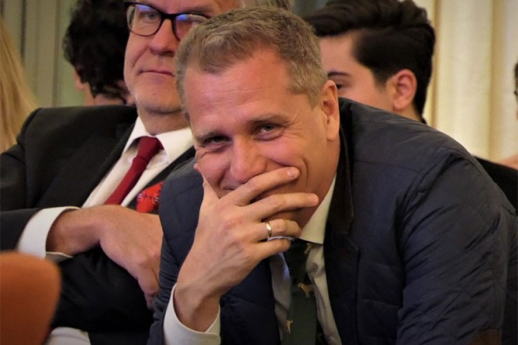 Poslanik lajkovao pornografski sadržaj, opravdanje nasmijalo naciju