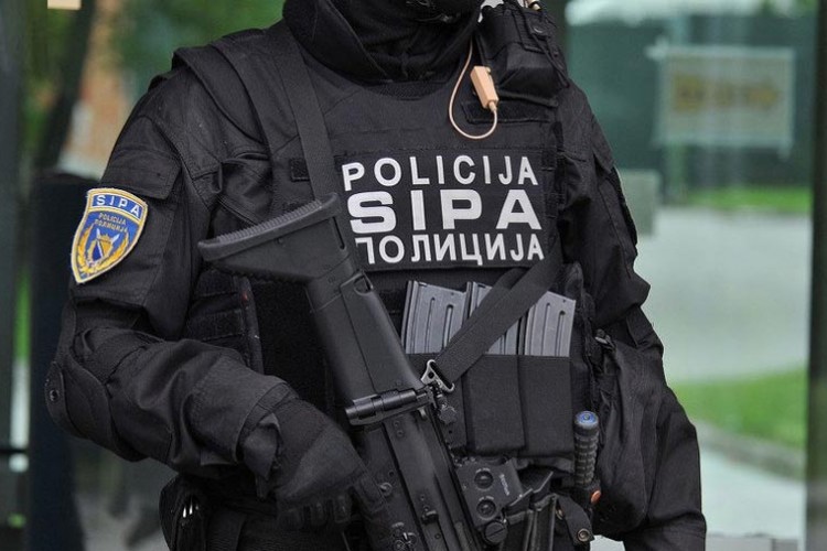 Na području Zenice uhapšene tri osobe povezane sa zloglasnim klanovima iz Crne Gore