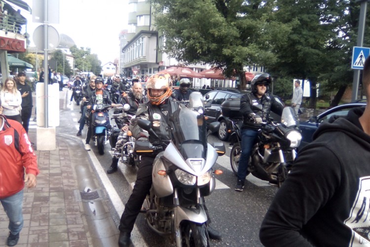 Na asfaltu ostala uspomena na motorijadu