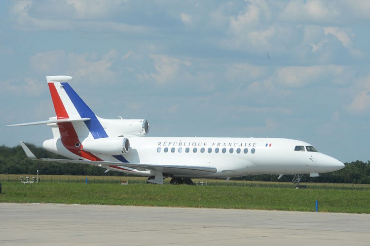 Falkon 7X: Ovim avionom je Makron doputovao u Beograd