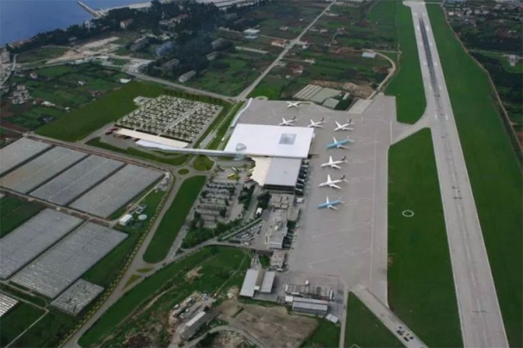 Dron ometao vazdušni saobraćaj: Zatvorili aerodrom, preusmjerili avione