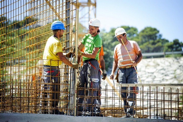 Dva posla radi gotovo 200.000 ljudi u Srbiji