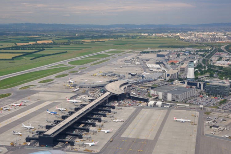 Državljanin BiH prijetio bombom na bečkom aerodromu