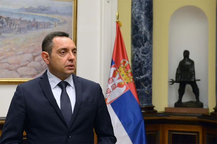 Vulin: Srbija se naoružava ne da bi pretila, već da Srbima niko ne preti