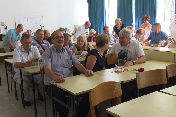 Gimnazijalci nakon 40 godina u učionicama punim uspomenama