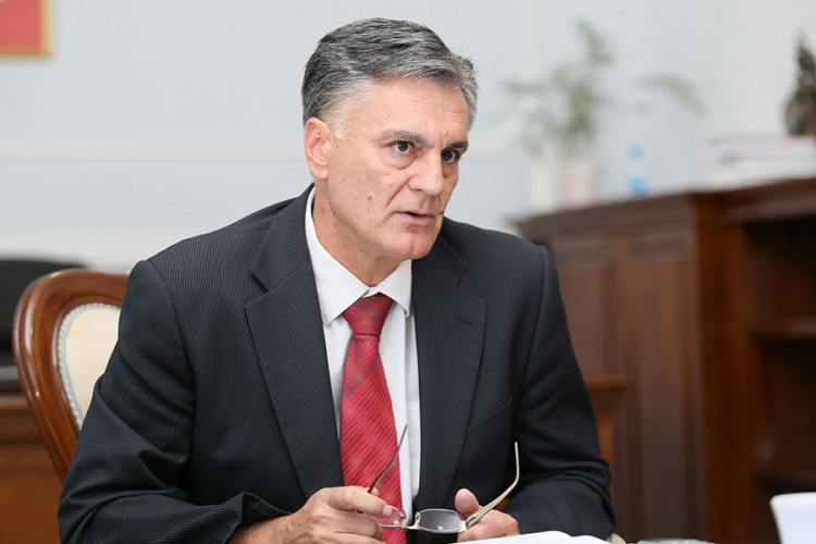 Dodatna penzija radnicima koji platu dobijaju iz budžeta