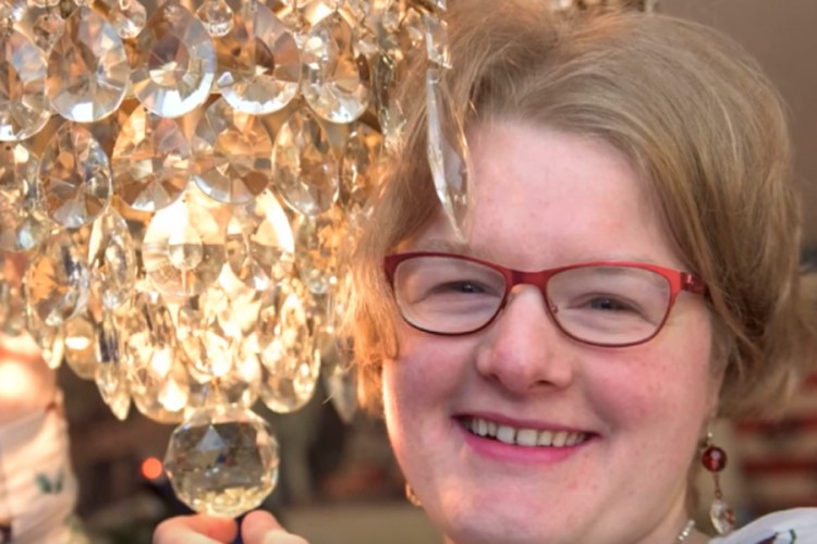 Britanka se udaje za luster: Viđam se s više njih, a li on je svjetlo mog života