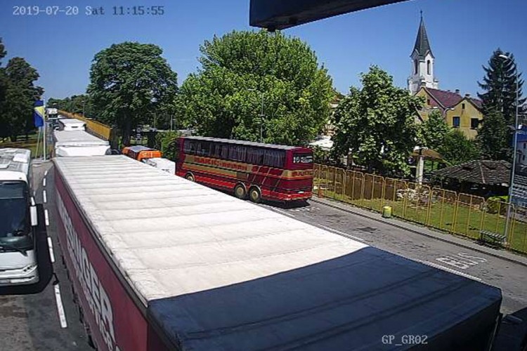 Na ulazu u BiH gužva, čeka se duže od dva sata