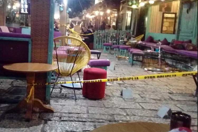 Detalji tuče na Baščaršiji: Među povrijeđenima i djevojka, muškarac u bolnici