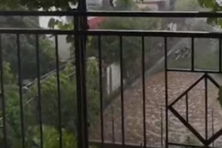 Snažno nevrijeme u okolini Splita, pljusak izazvao bujice