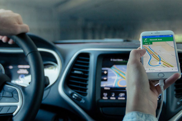 Ove stvari trebate imati u automobilu kada idete na odmor