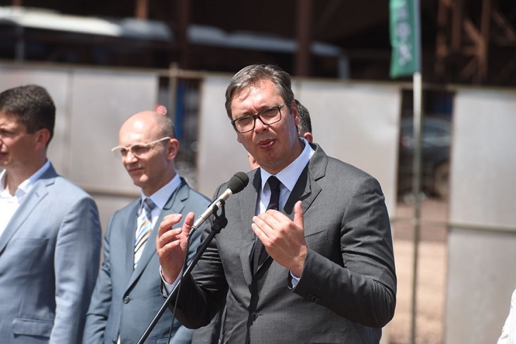 Vučić: Kada će koktel koji organizuju u Hagu?
