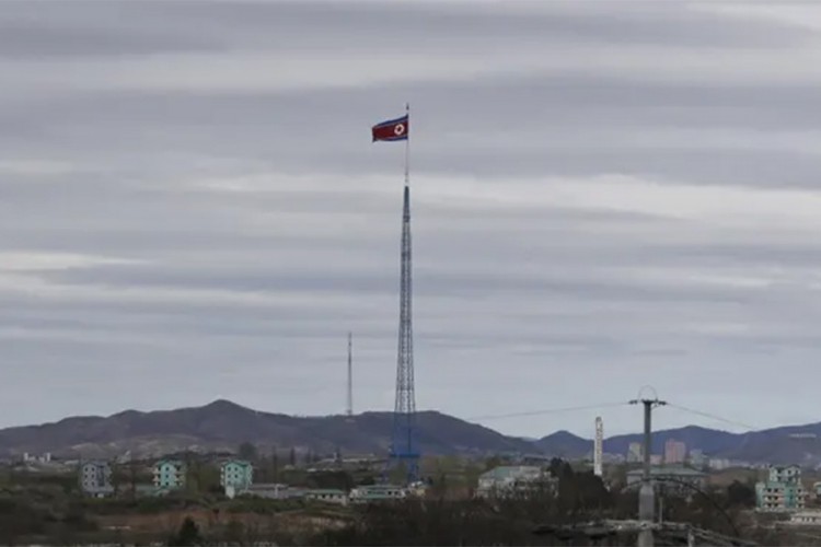 Sjeverna Koreja lansirala dva neidentifikovana projektila
