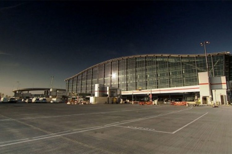 Na dva najprometnija britanska aerodroma pomjereni letovi
