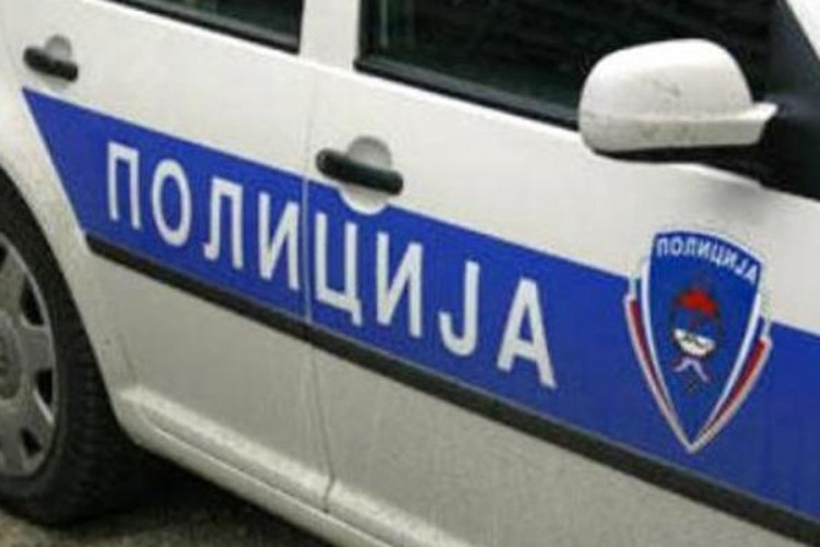 Sletio sa puta i prevrnuo se na krov