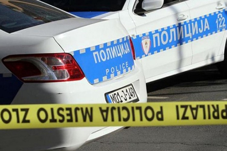 Automobil sletio sa puta, poginula žena