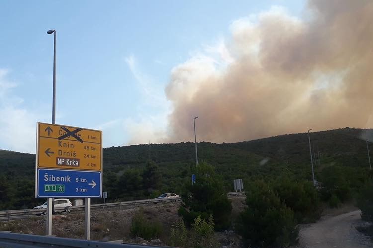 Pod kontrolom požar na području Šibenika
