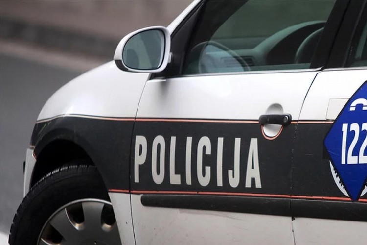 Udes na autoputu kod Visokog: Tri osobe povrijeđene, nastale gužve
