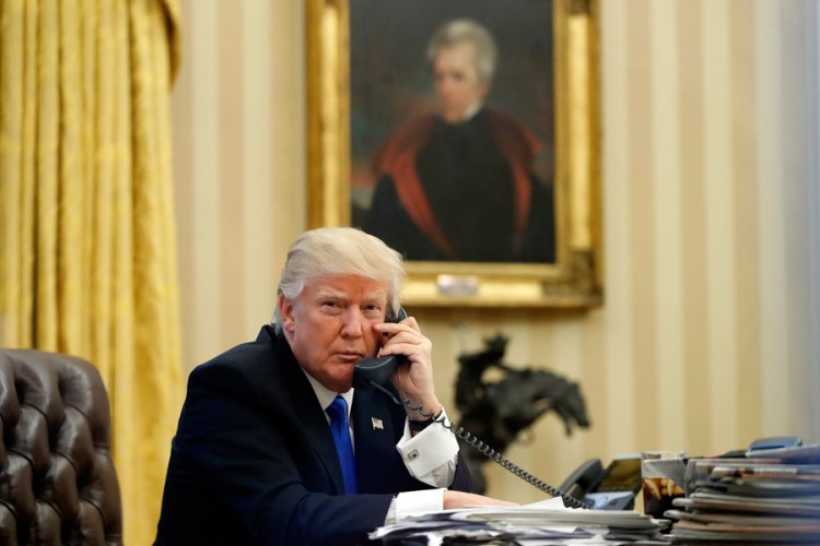 Tramp pozvao Apple da proizvodi u Americi, tviteraši ga isprozivali