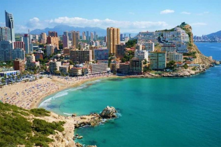 Za donesenu čašu punu opušaka na plaži dobićete čašu punu piva ili soka