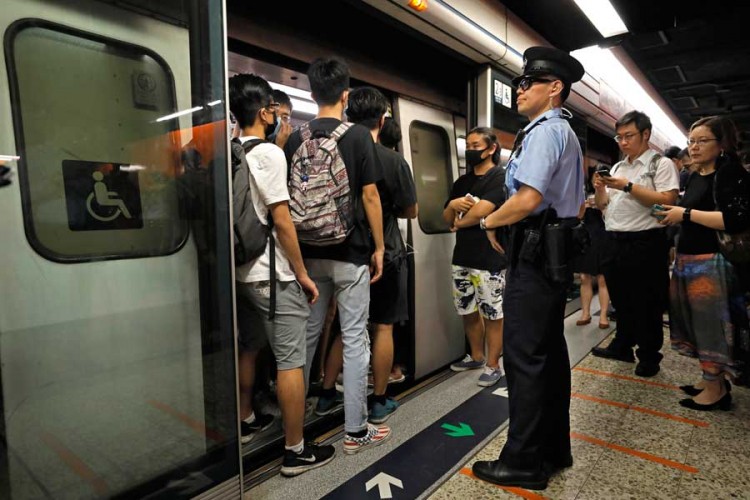 Demonstranti blokirali metro u Hong Kongu