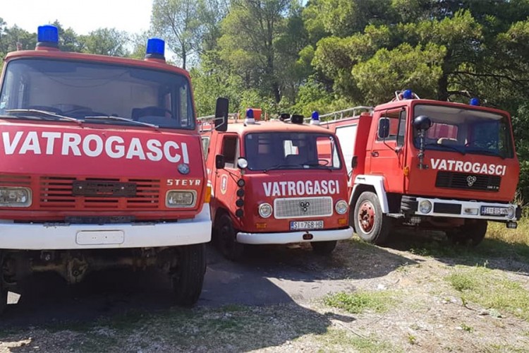Policija poništila kaznu vatrogascu koji je kažnjen dok je gasio požar
