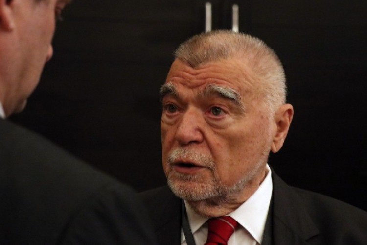 Mesić o izjavama Grabar-Kitarović: Gdje god ode, ona kasnije daje demantije