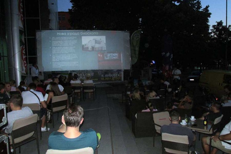 "Balkanska međa" prikazana u bioskopu na otvorenom u Bijeljini