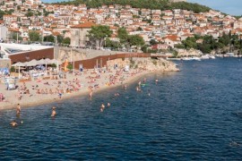 Izudarao kćerku na plaži dok se maćeha sunčala