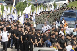 Postrojavanje pod ratnim zastavama Armije RBiH