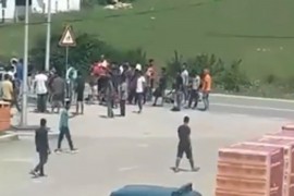 Grupa migranata blokirala saobraćaj u Velikoj Kladuši