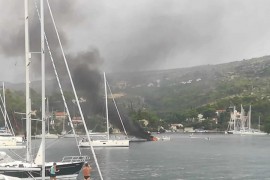 Zapalio se brod, supružnici se spasili skokom u more
