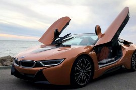 Vic dana: Ona i BMW