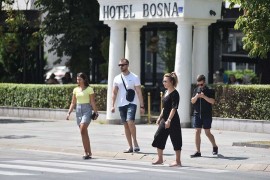 Mlade u tuđinu guraju niske plate i neizvjesnost