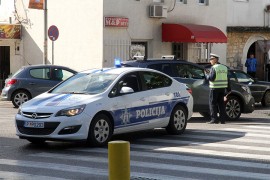 Bačena bomba na kuću službenika zatvora