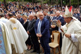 Završena misa kod Teslića, Kitarovićevoj uručena zahvalnica