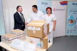 Vrijedna donacija za UKC RS, "Coca-Cola" pomaže mrvicama