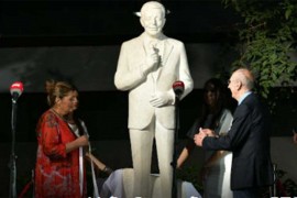 Otkriven spomenik Mići Orloviću ispred RTS-a
