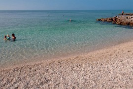 Dvoje turista umrlo na plaži u Zadru
