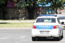 Automobil sletio sa puta, tri osobe povrijeđene