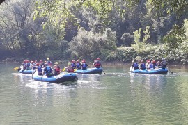 Lica sa invaliditetom uživala u raftingu na Vrbasu