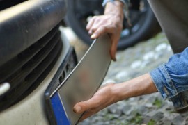 Vlasnik salona automobila lažno prijavio krađu tablica