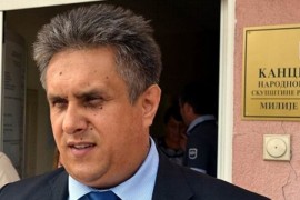 Narodni poslanik pomogao kravi da se oteli, sve snimali