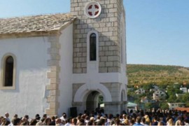 Policija istražuje prijetnje upućene vjernicima i svešteniku